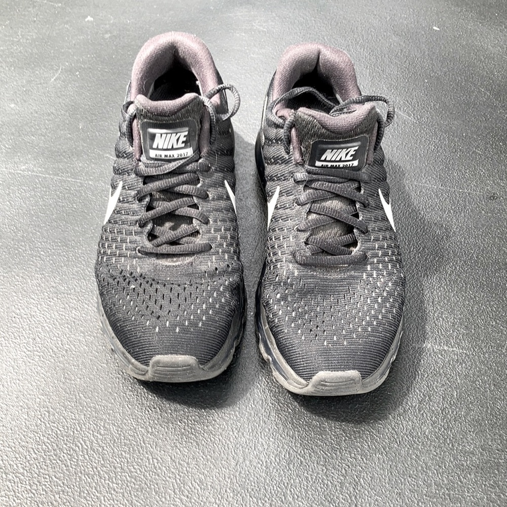 Black Nike Air Max